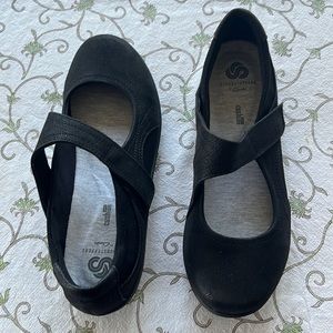 Clark’s black maryjanes size 8.5